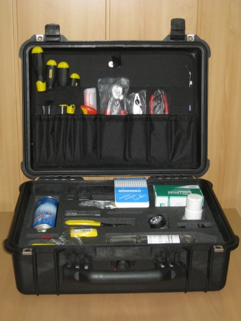 Набор инструментов в чемодане